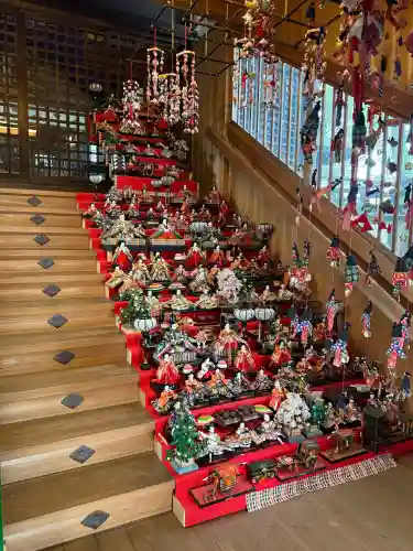 堤治神社の{uncategorized: "未分類", other: "その他", undefined: "問題あり", building: "その他建物", grave: "お墓", sacred_gate: "鳥居", guardian: "狛犬", statue: "像", buddha: "仏像", history: "歴史", nature: "自然", garden: "庭園", animal: "動物", pagoda: "塔", temizu: "手水舎", mountain_gate: "山門・神門", sanctuary: "本殿・本堂", subordinate: "末社・摂社", art: "芸術", scenery: "景色", jizo: "地蔵", ema: "絵馬", goshuin: "御朱印", omikuji: "おみくじ", items: "授与品その他", amulet: "お守り", goshuincho: "御朱印帳", eats: "食事", festival: "お祭り", votive_dance: "神楽", shichigosan: "七五三参", wedding: "結婚式", experience: "体験その他", initially: "初詣", around: "周辺", anti_infection: "感染症対策"}