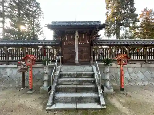 八幡社の{uncategorized: "未分類", other: "その他", undefined: "問題あり", building: "その他建物", grave: "お墓", sacred_gate: "鳥居", guardian: "狛犬", statue: "像", buddha: "仏像", history: "歴史", nature: "自然", garden: "庭園", animal: "動物", pagoda: "塔", temizu: "手水舎", mountain_gate: "山門・神門", sanctuary: "本殿・本堂", subordinate: "末社・摂社", art: "芸術", scenery: "景色", jizo: "地蔵", ema: "絵馬", goshuin: "御朱印", omikuji: "おみくじ", items: "授与品その他", amulet: "お守り", goshuincho: "御朱印帳", eats: "食事", festival: "お祭り", votive_dance: "神楽", shichigosan: "七五三参", wedding: "結婚式", experience: "体験その他", initially: "初詣", around: "周辺", anti_infection: "感染症対策"}