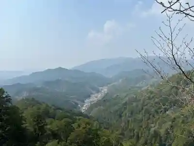 鳳来山東照宮の{uncategorized: "未分類", other: "その他", undefined: "問題あり", building: "その他建物", grave: "お墓", sacred_gate: "鳥居", guardian: "狛犬", statue: "像", buddha: "仏像", history: "歴史", nature: "自然", garden: "庭園", animal: "動物", pagoda: "塔", temizu: "手水舎", mountain_gate: "山門・神門", sanctuary: "本殿・本堂", subordinate: "末社・摂社", art: "芸術", scenery: "景色", jizo: "地蔵", ema: "絵馬", goshuin: "御朱印", omikuji: "おみくじ", items: "授与品その他", amulet: "お守り", goshuincho: "御朱印帳", eats: "食事", festival: "お祭り", votive_dance: "神楽", shichigosan: "七五三参", wedding: "結婚式", experience: "体験その他", initially: "初詣", around: "周辺", anti_infection: "感染症対策"}