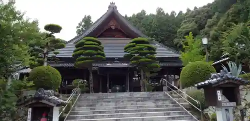 瑠璃光寺の本殿