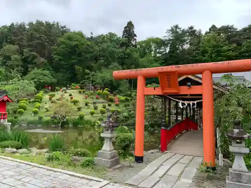 榊山稲荷神社の庭園