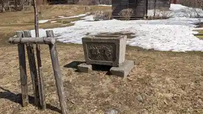 旧信濃神社の手水舎