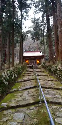 金勝寺の山門