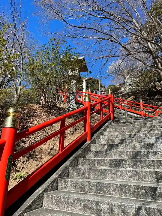 足利織姫神社の{uncategorized: "未分類", other: "その他", undefined: "問題あり", building: "その他建物", grave: "お墓", sacred_gate: "鳥居", guardian: "狛犬", statue: "像", buddha: "仏像", history: "歴史", nature: "自然", garden: "庭園", animal: "動物", pagoda: "塔", temizu: "手水舎", mountain_gate: "山門・神門", sanctuary: "本殿・本堂", subordinate: "末社・摂社", art: "芸術", scenery: "景色", jizo: "地蔵", ema: "絵馬", goshuin: "御朱印", omikuji: "おみくじ", items: "授与品その他", amulet: "お守り", goshuincho: "御朱印帳", eats: "食事", festival: "お祭り", votive_dance: "神楽", shichigosan: "七五三参", wedding: "結婚式", experience: "体験その他", initially: "初詣", around: "周辺", anti_infection: "感染症対策"}