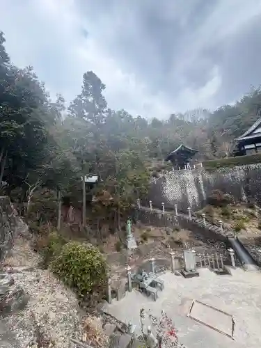 一の滝寺の{uncategorized: "未分類", other: "その他", undefined: "問題あり", building: "その他建物", grave: "お墓", sacred_gate: "鳥居", guardian: "狛犬", statue: "像", buddha: "仏像", history: "歴史", nature: "自然", garden: "庭園", animal: "動物", pagoda: "塔", temizu: "手水舎", mountain_gate: "山門・神門", sanctuary: "本殿・本堂", subordinate: "末社・摂社", art: "芸術", scenery: "景色", jizo: "地蔵", ema: "絵馬", goshuin: "御朱印", omikuji: "おみくじ", items: "授与品その他", amulet: "お守り", goshuincho: "御朱印帳", eats: "食事", festival: "お祭り", votive_dance: "神楽", shichigosan: "七五三参", wedding: "結婚式", experience: "体験その他", initially: "初詣", around: "周辺", anti_infection: "感染症対策"}