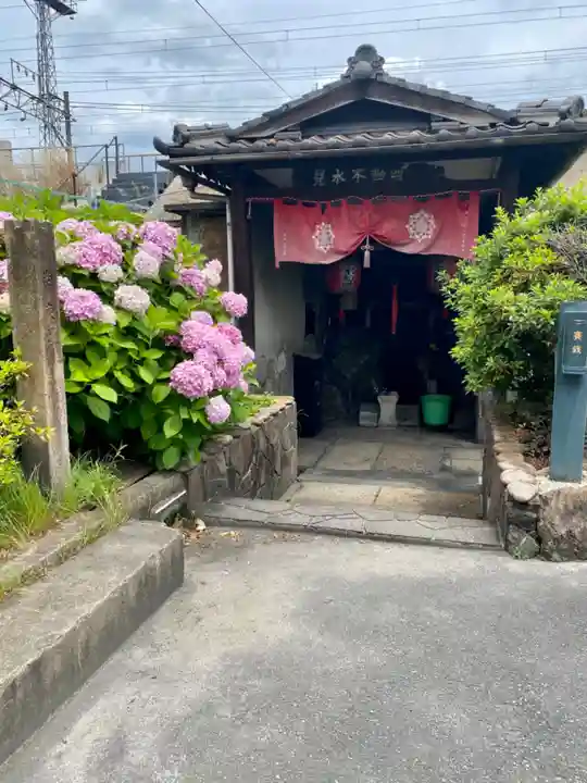 兒水不動明王堂の本殿・本堂