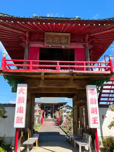 泉竜寺(乙女不動尊)の{uncategorized: "未分類", other: "その他", undefined: "問題あり", building: "その他建物", grave: "お墓", sacred_gate: "鳥居", guardian: "狛犬", statue: "像", buddha: "仏像", history: "歴史", nature: "自然", garden: "庭園", animal: "動物", pagoda: "塔", temizu: "手水舎", mountain_gate: "山門・神門", sanctuary: "本殿・本堂", subordinate: "末社・摂社", art: "芸術", scenery: "景色", jizo: "地蔵", ema: "絵馬", goshuin: "御朱印", omikuji: "おみくじ", items: "授与品その他", amulet: "お守り", goshuincho: "御朱印帳", eats: "食事", festival: "お祭り", votive_dance: "神楽", shichigosan: "七五三参", wedding: "結婚式", experience: "体験その他", initially: "初詣", around: "周辺", anti_infection: "感染症対策"}