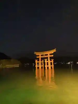 厳島神社の鳥居
