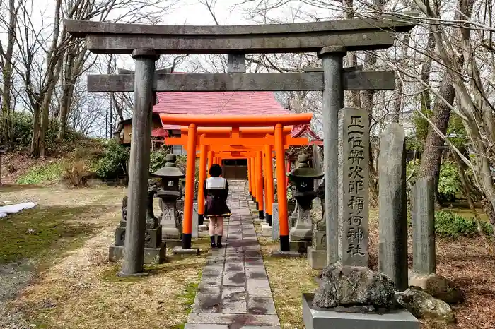 与次郎稲荷神社の鳥居