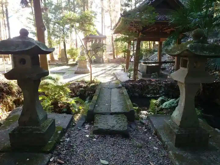 鎌形八幡神社の{uncategorized: "未分類", other: "その他", undefined: "問題あり", building: "その他建物", grave: "お墓", sacred_gate: "鳥居", guardian: "狛犬", statue: "像", buddha: "仏像", history: "歴史", nature: "自然", garden: "庭園", animal: "動物", pagoda: "塔", temizu: "手水舎", mountain_gate: "山門・神門", sanctuary: "本殿・本堂", subordinate: "末社・摂社", art: "芸術", scenery: "景色", jizo: "地蔵", ema: "絵馬", goshuin: "御朱印", omikuji: "おみくじ", items: "授与品その他", amulet: "お守り", goshuincho: "御朱印帳", eats: "食事", festival: "お祭り", votive_dance: "神楽", shichigosan: "七五三参", wedding: "結婚式", experience: "体験その他", initially: "初詣", around: "周辺", anti_infection: "感染症対策"}
