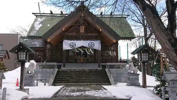 信濃神社の本殿・本堂