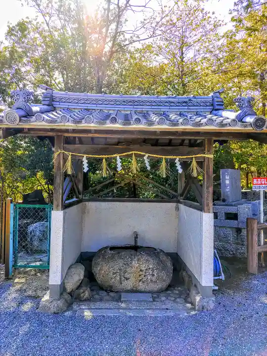 日野神社の手水舎