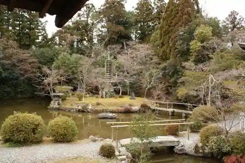 清凉寺の庭園