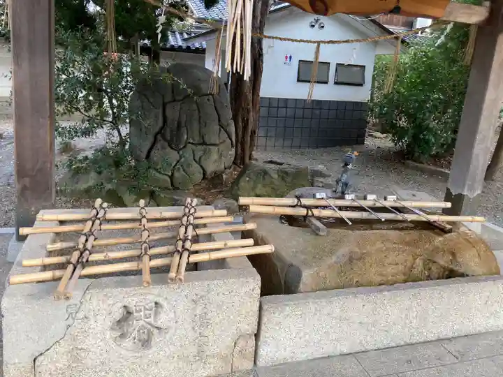 魚吹八幡神社の手水舎