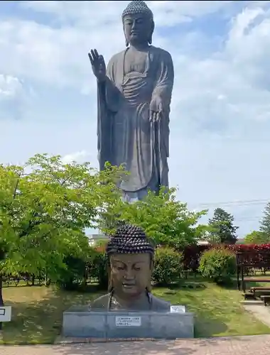 東本願寺本廟 牛久浄苑（牛久大仏）の仏像