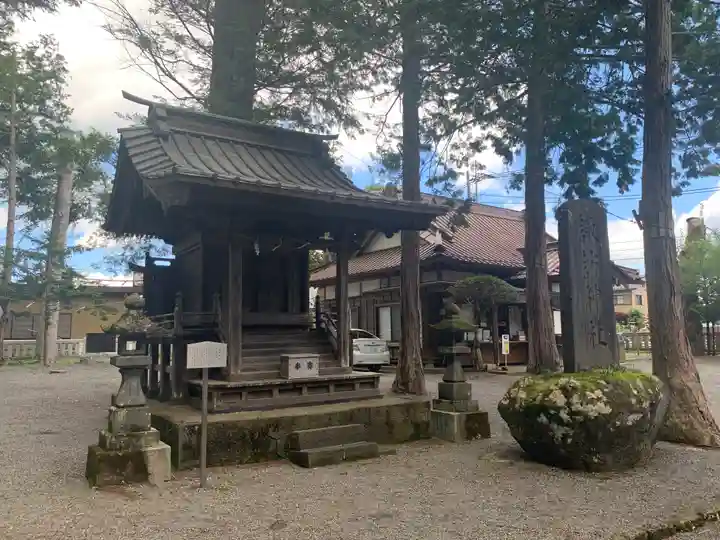 淺間神社(忍野八海)の末社・摂社