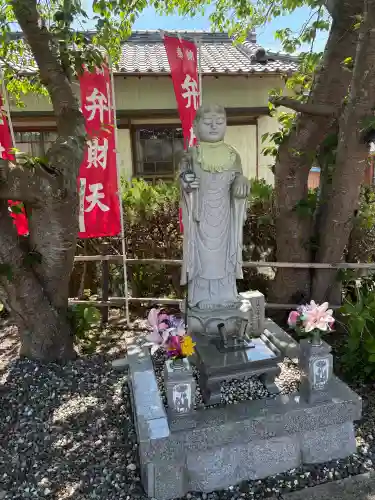 長心寺の{uncategorized: "未分類", other: "その他", undefined: "問題あり", building: "その他建物", grave: "お墓", sacred_gate: "鳥居", guardian: "狛犬", statue: "像", buddha: "仏像", history: "歴史", nature: "自然", garden: "庭園", animal: "動物", pagoda: "塔", temizu: "手水舎", mountain_gate: "山門・神門", sanctuary: "本殿・本堂", subordinate: "末社・摂社", art: "芸術", scenery: "景色", jizo: "地蔵", ema: "絵馬", goshuin: "御朱印", omikuji: "おみくじ", items: "授与品その他", amulet: "お守り", goshuincho: "御朱印帳", eats: "食事", festival: "お祭り", votive_dance: "神楽", shichigosan: "七五三参", wedding: "結婚式", experience: "体験その他", initially: "初詣", around: "周辺", anti_infection: "感染症対策"}