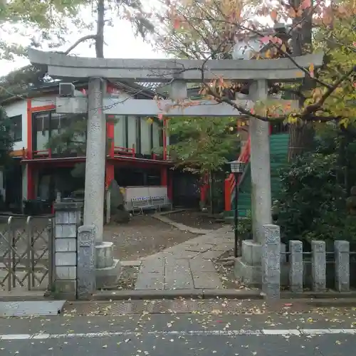 於玉稲荷神社の鳥居