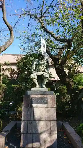 豊國神社の像