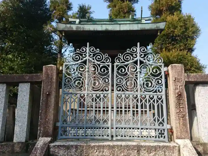 八幡神社の山門・神門