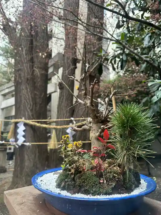 日本橋日枝神社の{uncategorized: "未分類", other: "その他", undefined: "問題あり", building: "その他建物", grave: "お墓", sacred_gate: "鳥居", guardian: "狛犬", statue: "像", buddha: "仏像", history: "歴史", nature: "自然", garden: "庭園", animal: "動物", pagoda: "塔", temizu: "手水舎", mountain_gate: "山門・神門", sanctuary: "本殿・本堂", subordinate: "末社・摂社", art: "芸術", scenery: "景色", jizo: "地蔵", ema: "絵馬", goshuin: "御朱印", omikuji: "おみくじ", items: "授与品その他", amulet: "お守り", goshuincho: "御朱印帳", eats: "食事", festival: "お祭り", votive_dance: "神楽", shichigosan: "七五三参", wedding: "結婚式", experience: "体験その他", initially: "初詣", around: "周辺", anti_infection: "感染症対策"}