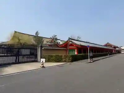 蓮華王院（三十三間堂）の{uncategorized: "未分類", other: "その他", undefined: "問題あり", building: "その他建物", grave: "お墓", sacred_gate: "鳥居", guardian: "狛犬", statue: "像", buddha: "仏像", history: "歴史", nature: "自然", garden: "庭園", animal: "動物", pagoda: "塔", temizu: "手水舎", mountain_gate: "山門・神門", sanctuary: "本殿・本堂", subordinate: "末社・摂社", art: "芸術", scenery: "景色", jizo: "地蔵", ema: "絵馬", goshuin: "御朱印", omikuji: "おみくじ", items: "授与品その他", amulet: "お守り", goshuincho: "御朱印帳", eats: "食事", festival: "お祭り", votive_dance: "神楽", shichigosan: "七五三参", wedding: "結婚式", experience: "体験その他", initially: "初詣", around: "周辺", anti_infection: "感染症対策"}