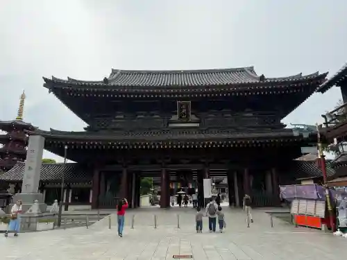 川崎大師（平間寺）の{uncategorized: "未分類", other: "その他", undefined: "問題あり", building: "その他建物", grave: "お墓", sacred_gate: "鳥居", guardian: "狛犬", statue: "像", buddha: "仏像", history: "歴史", nature: "自然", garden: "庭園", animal: "動物", pagoda: "塔", temizu: "手水舎", mountain_gate: "山門・神門", sanctuary: "本殿・本堂", subordinate: "末社・摂社", art: "芸術", scenery: "景色", jizo: "地蔵", ema: "絵馬", goshuin: "御朱印", omikuji: "おみくじ", items: "授与品その他", amulet: "お守り", goshuincho: "御朱印帳", eats: "食事", festival: "お祭り", votive_dance: "神楽", shichigosan: "七五三参", wedding: "結婚式", experience: "体験その他", initially: "初詣", around: "周辺", anti_infection: "感染症対策"}