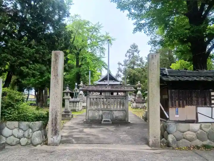 高桑八幡神社の{uncategorized: "未分類", other: "その他", undefined: "問題あり", building: "その他建物", grave: "お墓", sacred_gate: "鳥居", guardian: "狛犬", statue: "像", buddha: "仏像", history: "歴史", nature: "自然", garden: "庭園", animal: "動物", pagoda: "塔", temizu: "手水舎", mountain_gate: "山門・神門", sanctuary: "本殿・本堂", subordinate: "末社・摂社", art: "芸術", scenery: "景色", jizo: "地蔵", ema: "絵馬", goshuin: "御朱印", omikuji: "おみくじ", items: "授与品その他", amulet: "お守り", goshuincho: "御朱印帳", eats: "食事", festival: "お祭り", votive_dance: "神楽", shichigosan: "七五三参", wedding: "結婚式", experience: "体験その他", initially: "初詣", around: "周辺", anti_infection: "感染症対策"}
