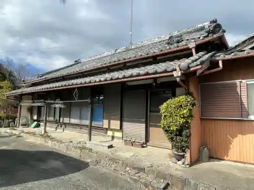 康平寺の{uncategorized: "未分類", other: "その他", undefined: "問題あり", building: "その他建物", grave: "お墓", sacred_gate: "鳥居", guardian: "狛犬", statue: "像", buddha: "仏像", history: "歴史", nature: "自然", garden: "庭園", animal: "動物", pagoda: "塔", temizu: "手水舎", mountain_gate: "山門・神門", sanctuary: "本殿・本堂", subordinate: "末社・摂社", art: "芸術", scenery: "景色", jizo: "地蔵", ema: "絵馬", goshuin: "御朱印", omikuji: "おみくじ", items: "授与品その他", amulet: "お守り", goshuincho: "御朱印帳", eats: "食事", festival: "お祭り", votive_dance: "神楽", shichigosan: "七五三参", wedding: "結婚式", experience: "体験その他", initially: "初詣", around: "周辺", anti_infection: "感染症対策"}