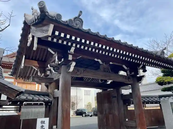 重願寺の{uncategorized: "未分類", other: "その他", undefined: "問題あり", building: "その他建物", grave: "お墓", sacred_gate: "鳥居", guardian: "狛犬", statue: "像", buddha: "仏像", history: "歴史", nature: "自然", garden: "庭園", animal: "動物", pagoda: "塔", temizu: "手水舎", mountain_gate: "山門・神門", sanctuary: "本殿・本堂", subordinate: "末社・摂社", art: "芸術", scenery: "景色", jizo: "地蔵", ema: "絵馬", goshuin: "御朱印", omikuji: "おみくじ", items: "授与品その他", amulet: "お守り", goshuincho: "御朱印帳", eats: "食事", festival: "お祭り", votive_dance: "神楽", shichigosan: "七五三参", wedding: "結婚式", experience: "体験その他", initially: "初詣", around: "周辺", anti_infection: "感染症対策"}