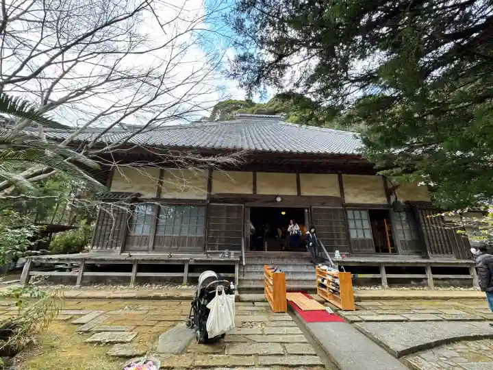 かっぱの寺 栖足寺の{uncategorized: "未分類", other: "その他", undefined: "問題あり", building: "その他建物", grave: "お墓", sacred_gate: "鳥居", guardian: "狛犬", statue: "像", buddha: "仏像", history: "歴史", nature: "自然", garden: "庭園", animal: "動物", pagoda: "塔", temizu: "手水舎", mountain_gate: "山門・神門", sanctuary: "本殿・本堂", subordinate: "末社・摂社", art: "芸術", scenery: "景色", jizo: "地蔵", ema: "絵馬", goshuin: "御朱印", omikuji: "おみくじ", items: "授与品その他", amulet: "お守り", goshuincho: "御朱印帳", eats: "食事", festival: "お祭り", votive_dance: "神楽", shichigosan: "七五三参", wedding: "結婚式", experience: "体験その他", initially: "初詣", around: "周辺", anti_infection: "感染症対策"}