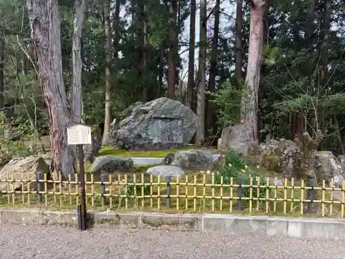 春日山神社の{uncategorized: "未分類", other: "その他", undefined: "問題あり", building: "その他建物", grave: "お墓", sacred_gate: "鳥居", guardian: "狛犬", statue: "像", buddha: "仏像", history: "歴史", nature: "自然", garden: "庭園", animal: "動物", pagoda: "塔", temizu: "手水舎", mountain_gate: "山門・神門", sanctuary: "本殿・本堂", subordinate: "末社・摂社", art: "芸術", scenery: "景色", jizo: "地蔵", ema: "絵馬", goshuin: "御朱印", omikuji: "おみくじ", items: "授与品その他", amulet: "お守り", goshuincho: "御朱印帳", eats: "食事", festival: "お祭り", votive_dance: "神楽", shichigosan: "七五三参", wedding: "結婚式", experience: "体験その他", initially: "初詣", around: "周辺", anti_infection: "感染症対策"}