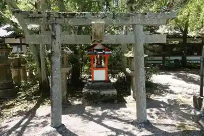 奈良豆比古神社の末社・摂社