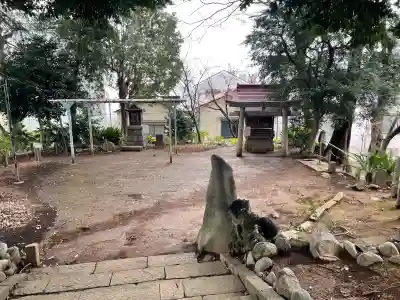 駒込富士神社の{uncategorized: "未分類", other: "その他", undefined: "問題あり", building: "その他建物", grave: "お墓", sacred_gate: "鳥居", guardian: "狛犬", statue: "像", buddha: "仏像", history: "歴史", nature: "自然", garden: "庭園", animal: "動物", pagoda: "塔", temizu: "手水舎", mountain_gate: "山門・神門", sanctuary: "本殿・本堂", subordinate: "末社・摂社", art: "芸術", scenery: "景色", jizo: "地蔵", ema: "絵馬", goshuin: "御朱印", omikuji: "おみくじ", items: "授与品その他", amulet: "お守り", goshuincho: "御朱印帳", eats: "食事", festival: "お祭り", votive_dance: "神楽", shichigosan: "七五三参", wedding: "結婚式", experience: "体験その他", initially: "初詣", around: "周辺", anti_infection: "感染症対策"}