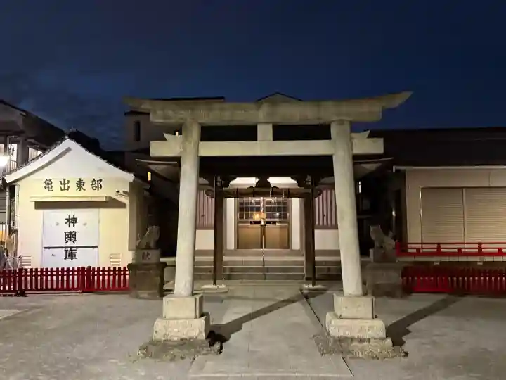 亀出神社の{uncategorized: "未分類", other: "その他", undefined: "問題あり", building: "その他建物", grave: "お墓", sacred_gate: "鳥居", guardian: "狛犬", statue: "像", buddha: "仏像", history: "歴史", nature: "自然", garden: "庭園", animal: "動物", pagoda: "塔", temizu: "手水舎", mountain_gate: "山門・神門", sanctuary: "本殿・本堂", subordinate: "末社・摂社", art: "芸術", scenery: "景色", jizo: "地蔵", ema: "絵馬", goshuin: "御朱印", omikuji: "おみくじ", items: "授与品その他", amulet: "お守り", goshuincho: "御朱印帳", eats: "食事", festival: "お祭り", votive_dance: "神楽", shichigosan: "七五三参", wedding: "結婚式", experience: "体験その他", initially: "初詣", around: "周辺", anti_infection: "感染症対策"}