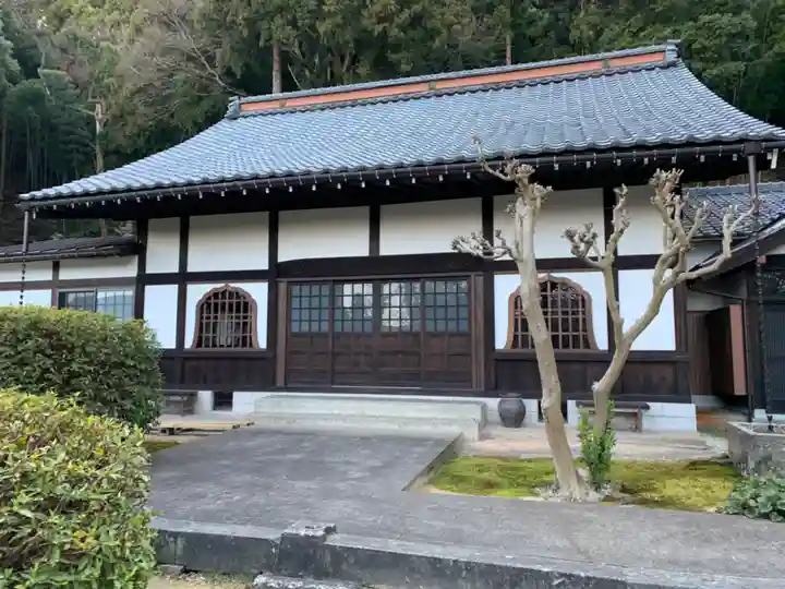 通安寺の本殿・本堂