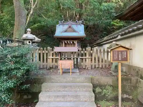 闘鶏神社の末社