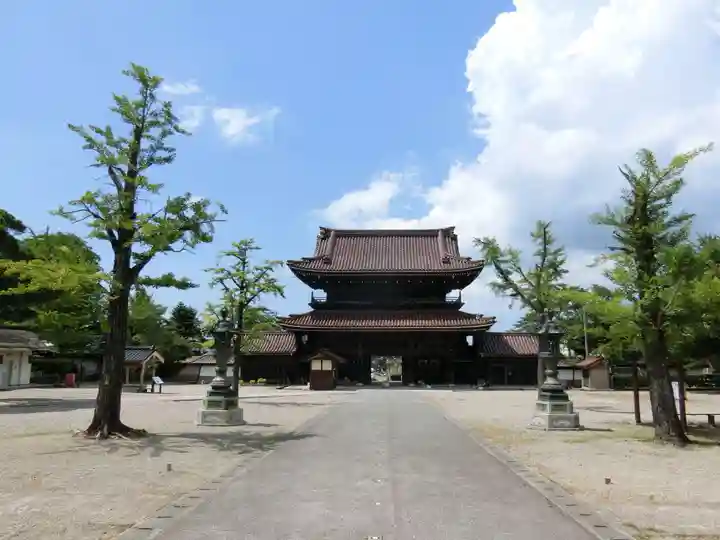 井波別院瑞泉寺の山門・神門