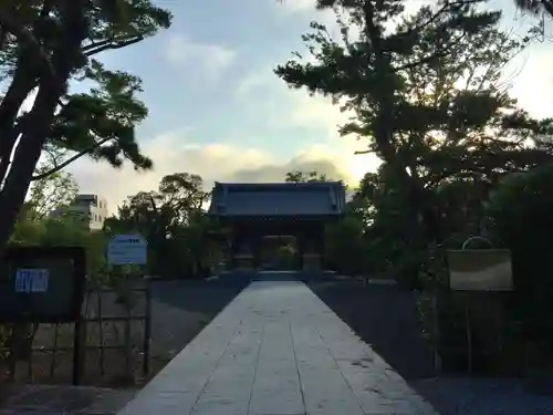 大雲寺の山門