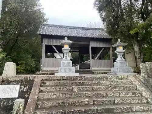 住吉神社の{uncategorized: "未分類", other: "その他", undefined: "問題あり", building: "その他建物", grave: "お墓", sacred_gate: "鳥居", guardian: "狛犬", statue: "像", buddha: "仏像", history: "歴史", nature: "自然", garden: "庭園", animal: "動物", pagoda: "塔", temizu: "手水舎", mountain_gate: "山門・神門", sanctuary: "本殿・本堂", subordinate: "末社・摂社", art: "芸術", scenery: "景色", jizo: "地蔵", ema: "絵馬", goshuin: "御朱印", omikuji: "おみくじ", items: "授与品その他", amulet: "お守り", goshuincho: "御朱印帳", eats: "食事", festival: "お祭り", votive_dance: "神楽", shichigosan: "七五三参", wedding: "結婚式", experience: "体験その他", initially: "初詣", around: "周辺", anti_infection: "感染症対策"}