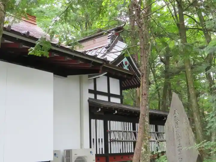 新屋山神社の本殿・本堂