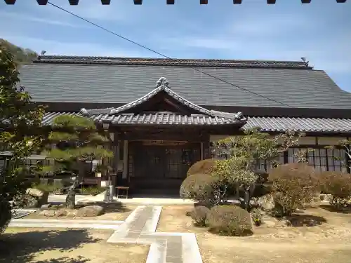 圀勝寺の本殿・本堂