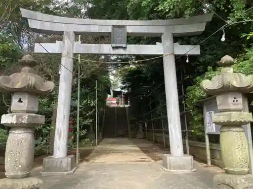 諏訪神社の鳥居