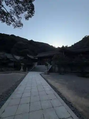 美保神社の{uncategorized: "未分類", other: "その他", undefined: "問題あり", building: "その他建物", grave: "お墓", sacred_gate: "鳥居", guardian: "狛犬", statue: "像", buddha: "仏像", history: "歴史", nature: "自然", garden: "庭園", animal: "動物", pagoda: "塔", temizu: "手水舎", mountain_gate: "山門・神門", sanctuary: "本殿・本堂", subordinate: "末社・摂社", art: "芸術", scenery: "景色", jizo: "地蔵", ema: "絵馬", goshuin: "御朱印", omikuji: "おみくじ", items: "授与品その他", amulet: "お守り", goshuincho: "御朱印帳", eats: "食事", festival: "お祭り", votive_dance: "神楽", shichigosan: "七五三参", wedding: "結婚式", experience: "体験その他", initially: "初詣", around: "周辺", anti_infection: "感染症対策"}