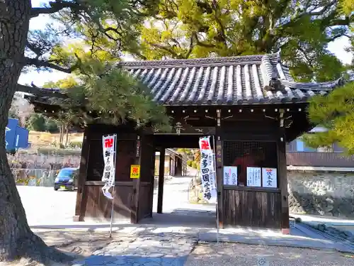 栖光院の山門