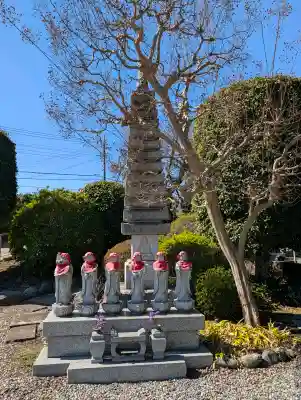 幸延寺の{uncategorized: "未分類", other: "その他", undefined: "問題あり", building: "その他建物", grave: "お墓", sacred_gate: "鳥居", guardian: "狛犬", statue: "像", buddha: "仏像", history: "歴史", nature: "自然", garden: "庭園", animal: "動物", pagoda: "塔", temizu: "手水舎", mountain_gate: "山門・神門", sanctuary: "本殿・本堂", subordinate: "末社・摂社", art: "芸術", scenery: "景色", jizo: "地蔵", ema: "絵馬", goshuin: "御朱印", omikuji: "おみくじ", items: "授与品その他", amulet: "お守り", goshuincho: "御朱印帳", eats: "食事", festival: "お祭り", votive_dance: "神楽", shichigosan: "七五三参", wedding: "結婚式", experience: "体験その他", initially: "初詣", around: "周辺", anti_infection: "感染症対策"}