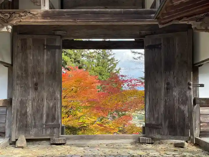 龍穏寺の山門・神門