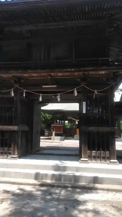 伊美別宮社の山門・神門