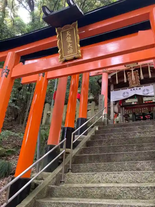 伏見稲荷大社の{uncategorized: "未分類", other: "その他", undefined: "問題あり", building: "その他建物", grave: "お墓", sacred_gate: "鳥居", guardian: "狛犬", statue: "像", buddha: "仏像", history: "歴史", nature: "自然", garden: "庭園", animal: "動物", pagoda: "塔", temizu: "手水舎", mountain_gate: "山門・神門", sanctuary: "本殿・本堂", subordinate: "末社・摂社", art: "芸術", scenery: "景色", jizo: "地蔵", ema: "絵馬", goshuin: "御朱印", omikuji: "おみくじ", items: "授与品その他", amulet: "お守り", goshuincho: "御朱印帳", eats: "食事", festival: "お祭り", votive_dance: "神楽", shichigosan: "七五三参", wedding: "結婚式", experience: "体験その他", initially: "初詣", around: "周辺", anti_infection: "感染症対策"}