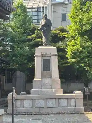 泉岳寺の{uncategorized: "未分類", other: "その他", undefined: "問題あり", building: "その他建物", grave: "お墓", sacred_gate: "鳥居", guardian: "狛犬", statue: "像", buddha: "仏像", history: "歴史", nature: "自然", garden: "庭園", animal: "動物", pagoda: "塔", temizu: "手水舎", mountain_gate: "山門・神門", sanctuary: "本殿・本堂", subordinate: "末社・摂社", art: "芸術", scenery: "景色", jizo: "地蔵", ema: "絵馬", goshuin: "御朱印", omikuji: "おみくじ", items: "授与品その他", amulet: "お守り", goshuincho: "御朱印帳", eats: "食事", festival: "お祭り", votive_dance: "神楽", shichigosan: "七五三参", wedding: "結婚式", experience: "体験その他", initially: "初詣", around: "周辺", anti_infection: "感染症対策"}